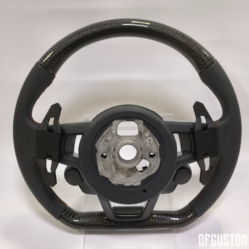 ᴏꜰꜰᴄᴜꜱᴛᴏᴍ™ customized steering wheel for Audi A4 B9