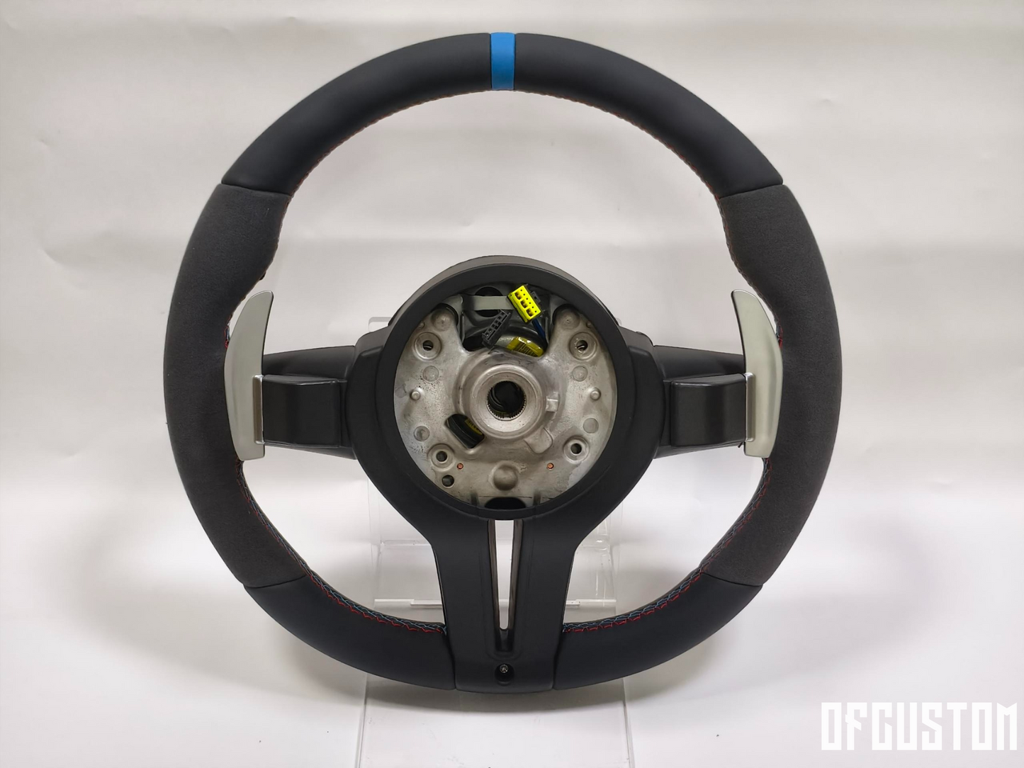 ᴏꜰꜰᴄᴜꜱᴛᴏᴍ™ Customised alcantara steering wheel suitable for bmw