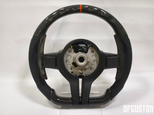 ᴏꜰꜰᴄᴜꜱᴛᴏᴍ™ Customised carbon steering wheel suitable for bmw