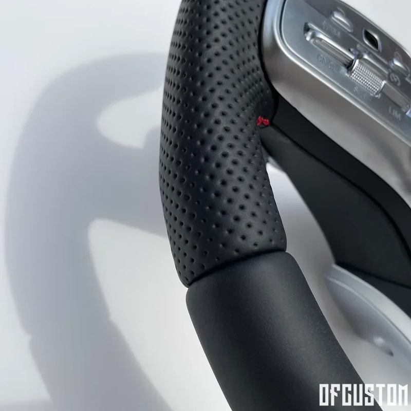 ᴏꜰꜰᴄᴜꜱᴛᴏᴍ™ Mercedes-Benz custom leather/carbon steering wheel
