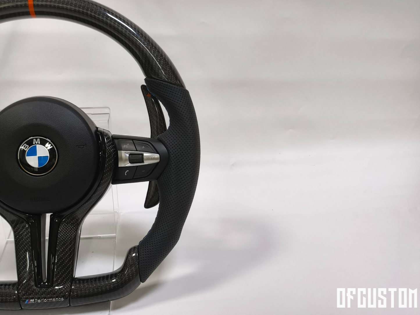 ᴏꜰꜰᴄᴜꜱᴛᴏᴍ™ Customised carbon steering wheel suitable for bmw