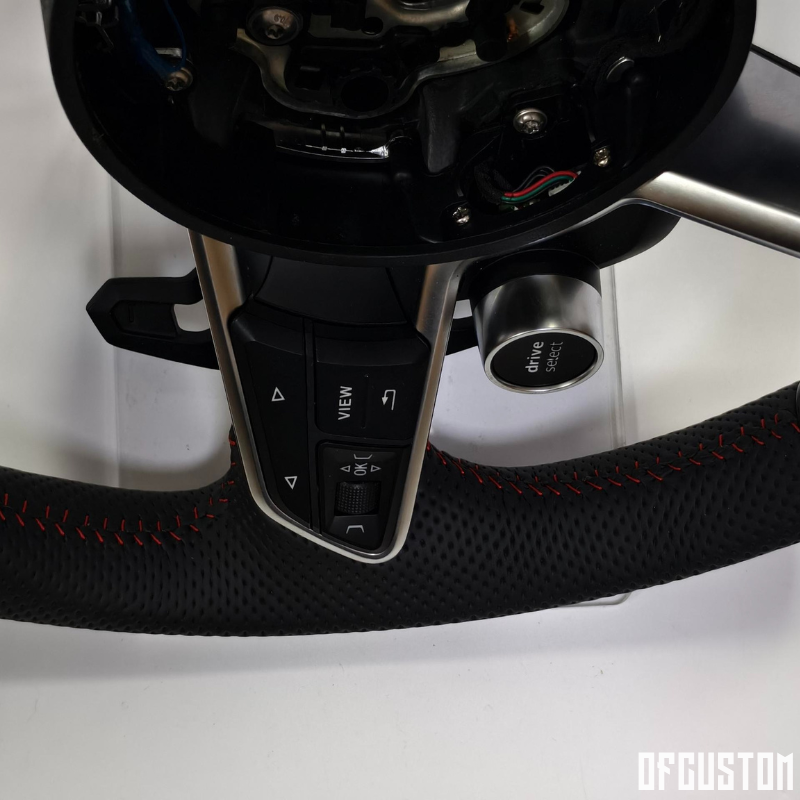 ᴏꜰꜰᴄᴜꜱᴛᴏᴍ™ customized steering wheel for Audi A4 B9